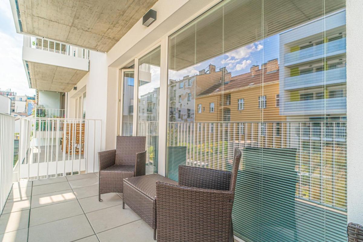 Apartment Karel With Garage Parking براغ المظهر الخارجي الصورة