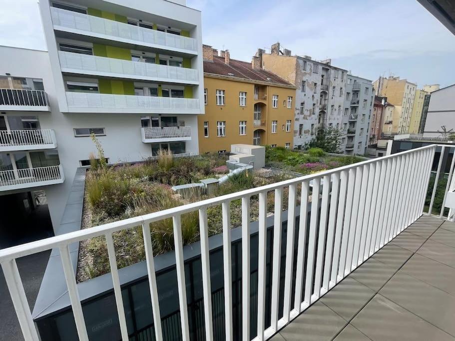 Apartment Karel With Garage Parking براغ المظهر الخارجي الصورة