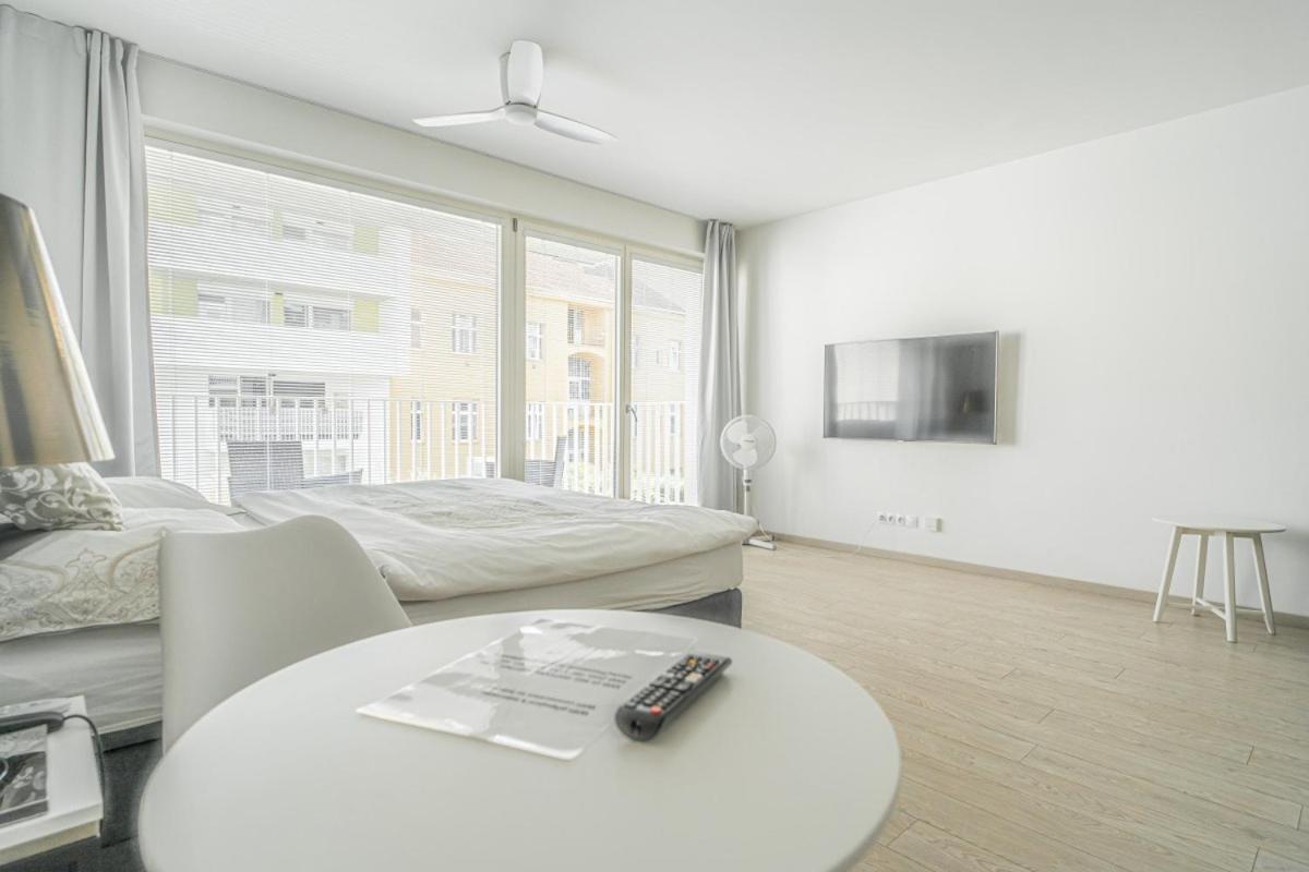 Apartment Karel With Garage Parking براغ المظهر الخارجي الصورة